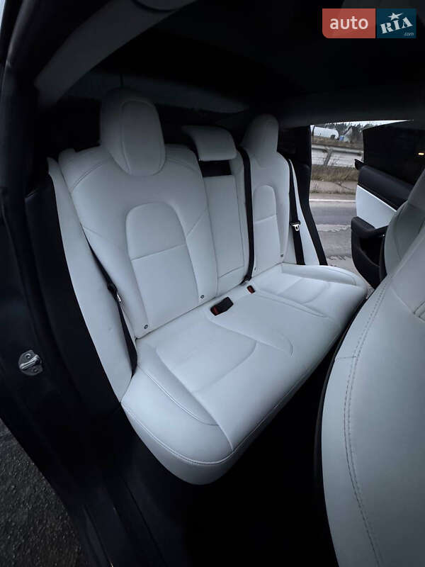 Седан Tesla Model 3 2018 в Киеве