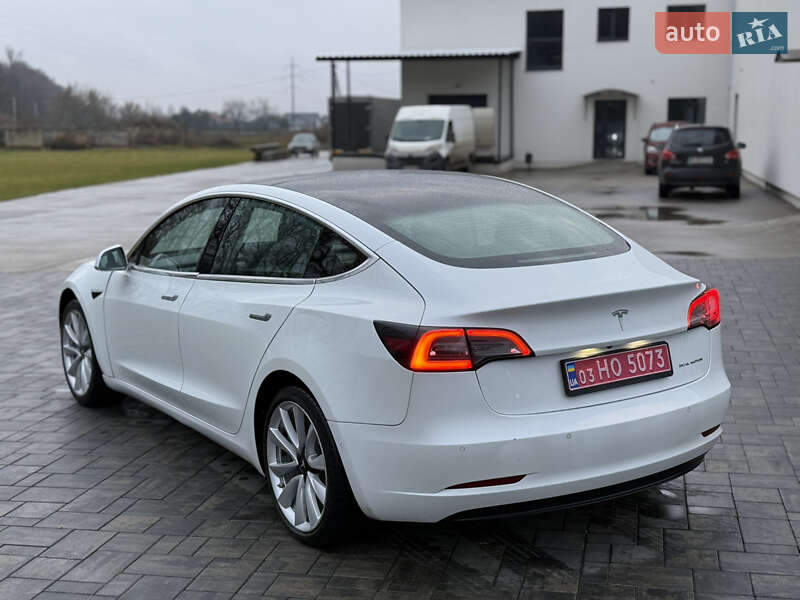 Седан Tesla Model 3 2020 в Луцке