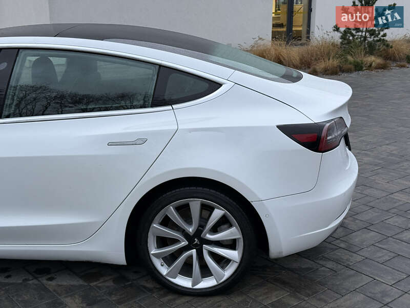 Седан Tesla Model 3 2020 в Луцке