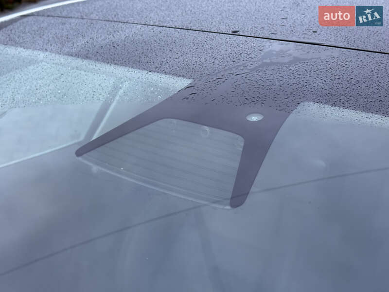 Седан Tesla Model 3 2020 в Луцке