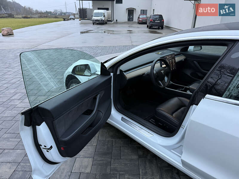 Седан Tesla Model 3 2020 в Луцке