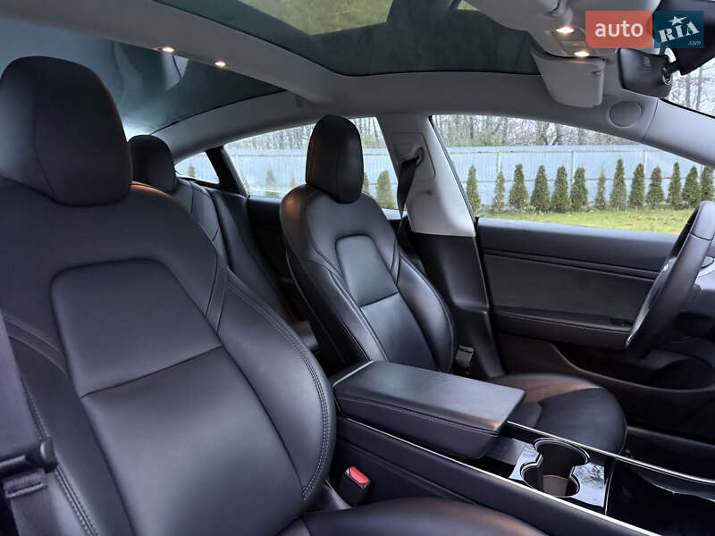 Седан Tesla Model 3 2020 в Луцке