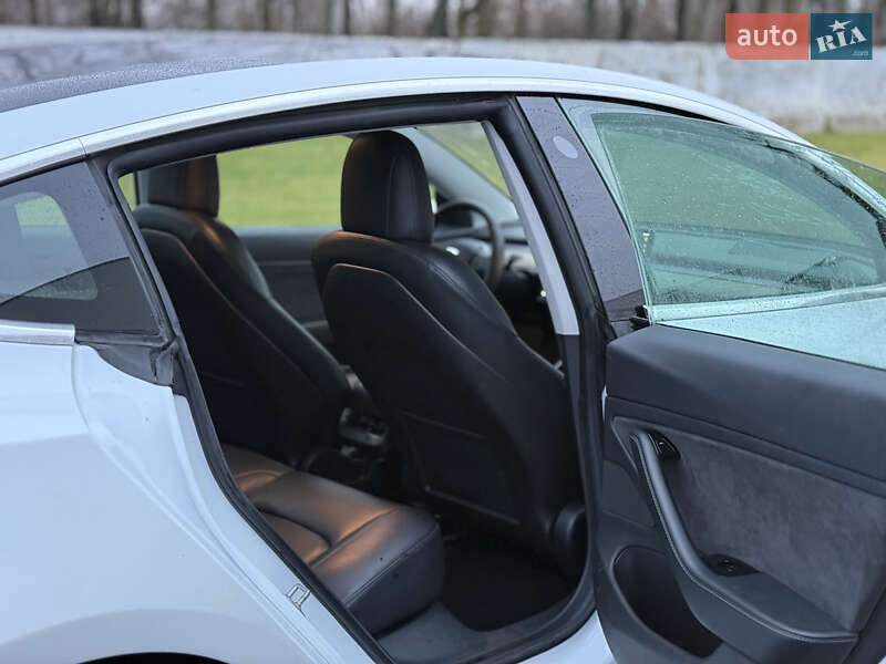 Седан Tesla Model 3 2020 в Луцке