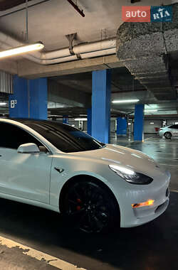 Седан Tesla Model 3 2020 в Львове