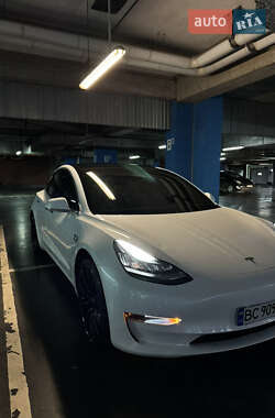 Седан Tesla Model 3 2020 в Львове