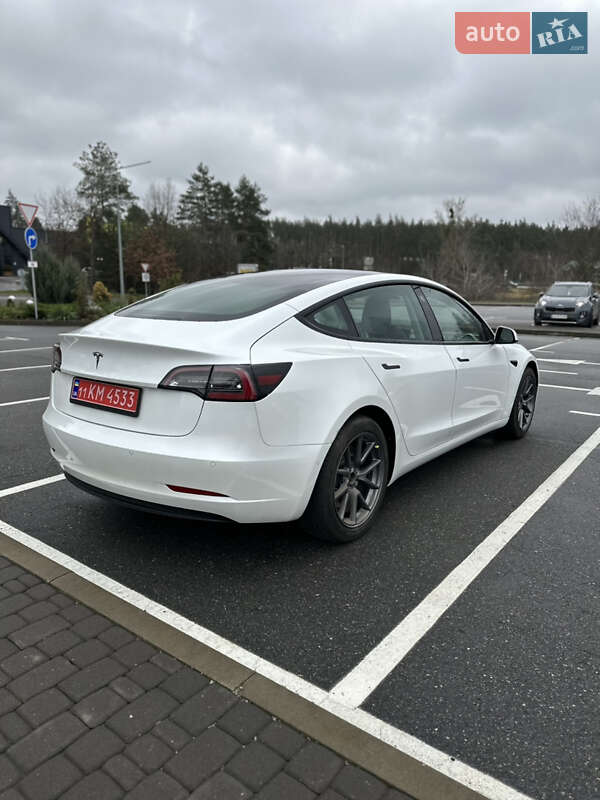 Седан Tesla Model 3 2022 в Киеве