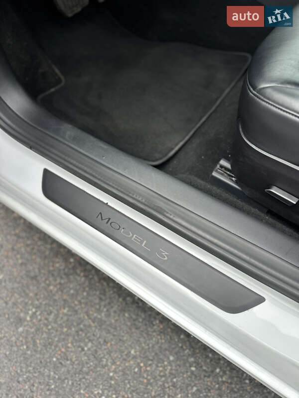 Седан Tesla Model 3 2022 в Киеве