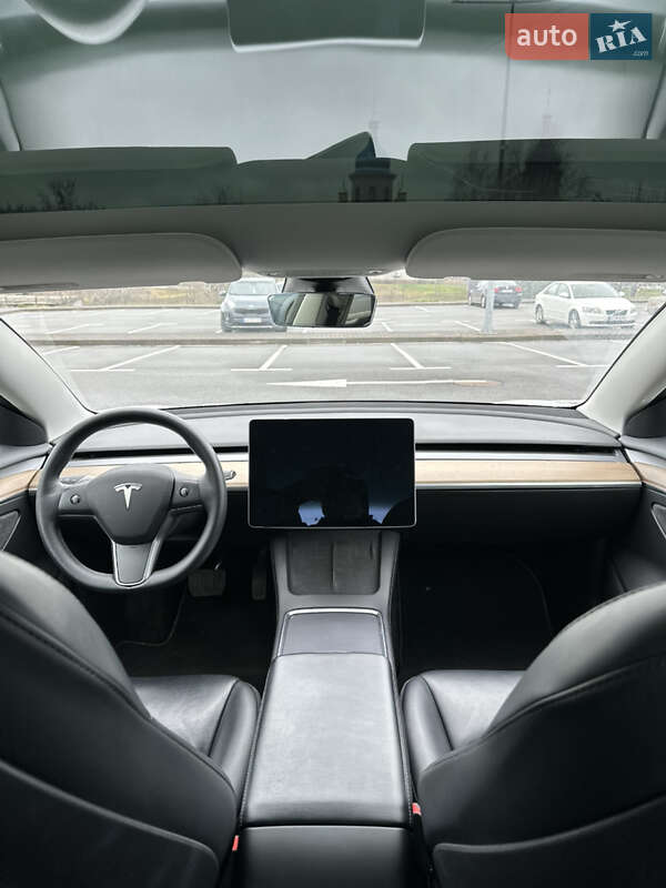 Седан Tesla Model 3 2022 в Киеве