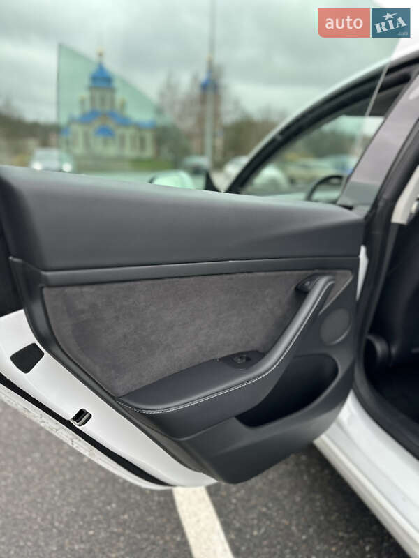 Седан Tesla Model 3 2022 в Киеве