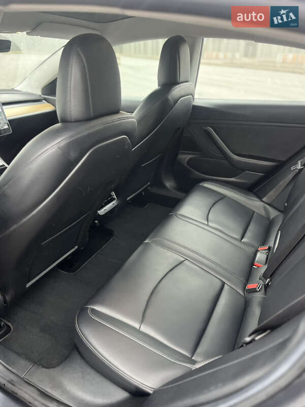 Седан Tesla Model 3 2017 в Львове