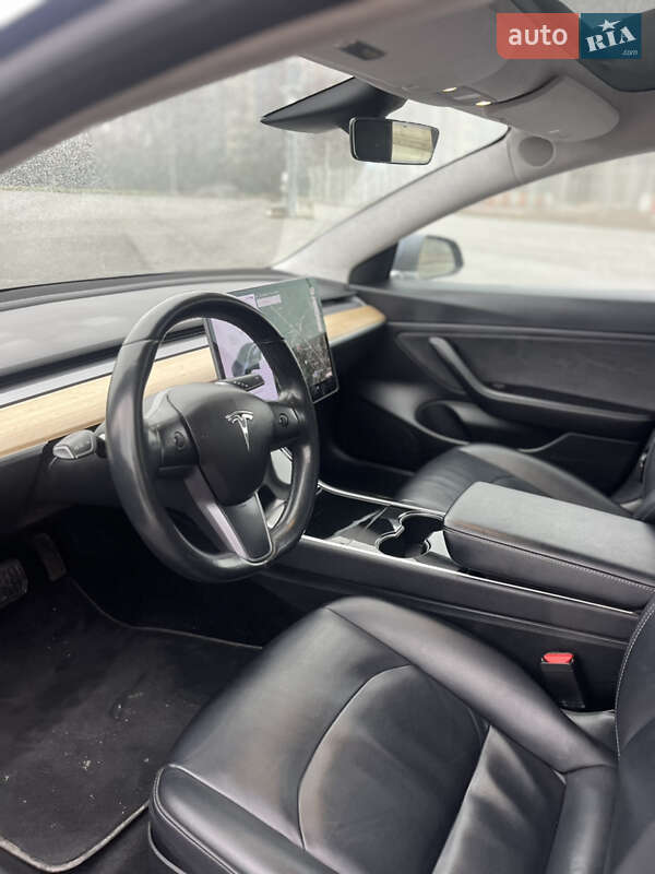 Седан Tesla Model 3 2017 в Львове