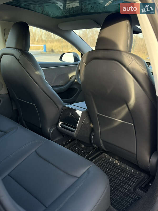 Седан Tesla Model 3 2025 в Киеве фото 30 Седан Tesla Model 3 2025 в Киеве