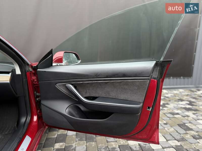 Седан Tesla Model 3 2018 в Львове фото 31 Седан Tesla Model 3 2018 в Львове