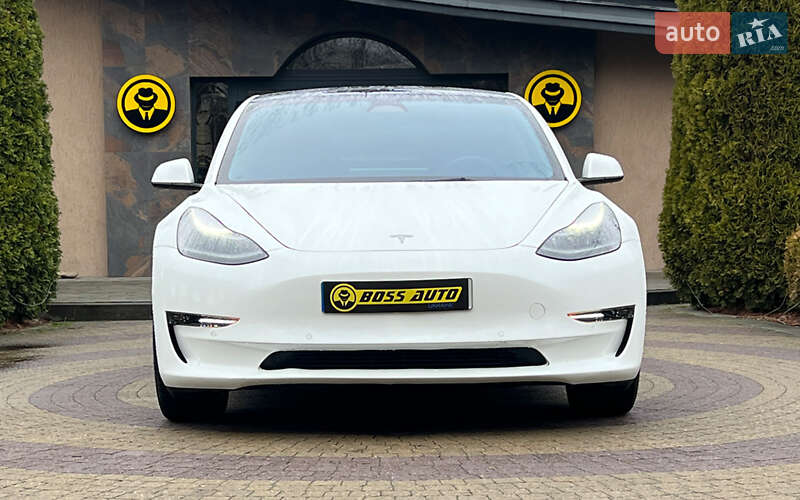 Седан Tesla Model 3 2022 в Львове