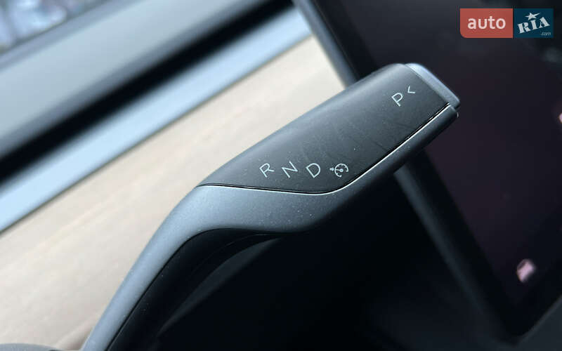 Седан Tesla Model 3 2022 в Львове