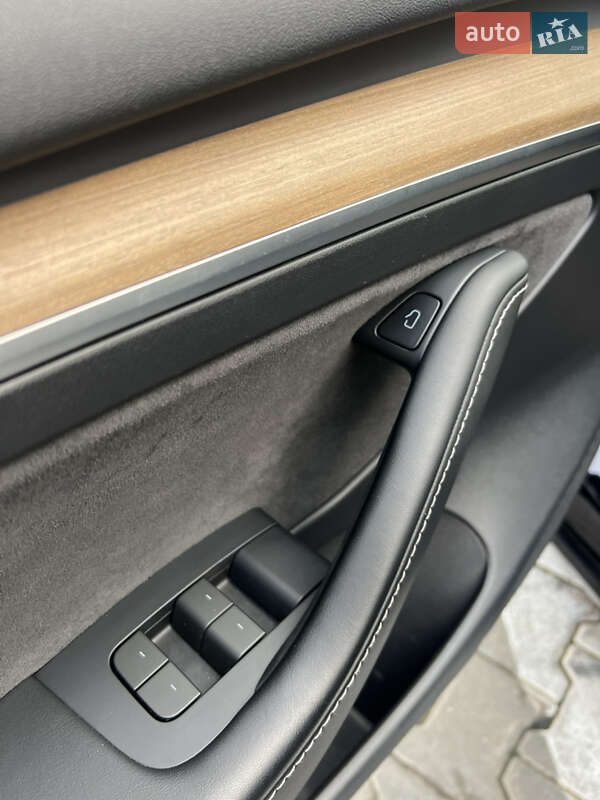 Седан Tesla Model 3 2023 в Луцке фото 14 Седан Tesla Model 3 2023 в Луцке