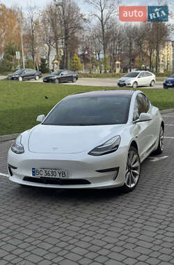 Седан Tesla Model 3 2018 в Шептицькому