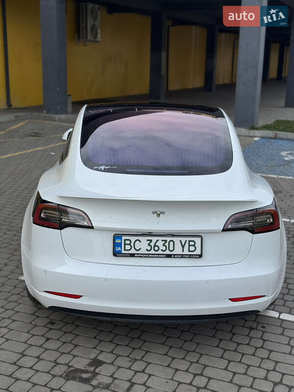 Седан Tesla Model 3 2018 в Шептицькому