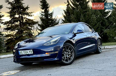 Седан Tesla Model 3 2021 в Дніпрі