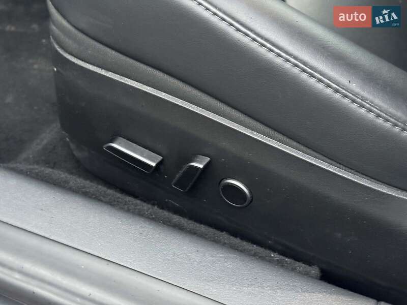 Седан Tesla Model 3 2023 в Виннице