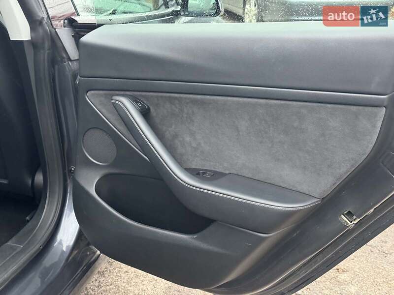 Седан Tesla Model 3 2023 в Виннице