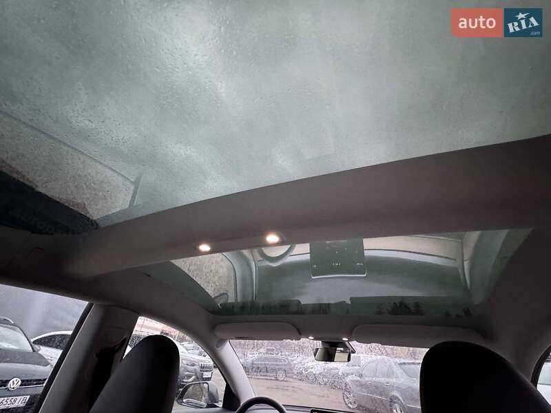 Седан Tesla Model 3 2023 в Виннице