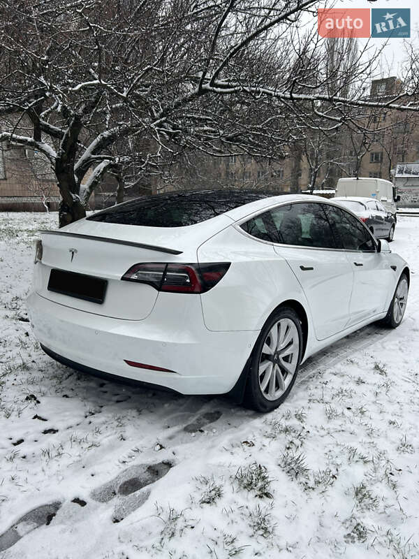 Седан Tesla Model 3 2019 в Киеве фото 5 Седан Tesla Model 3 2019 в Киеве
