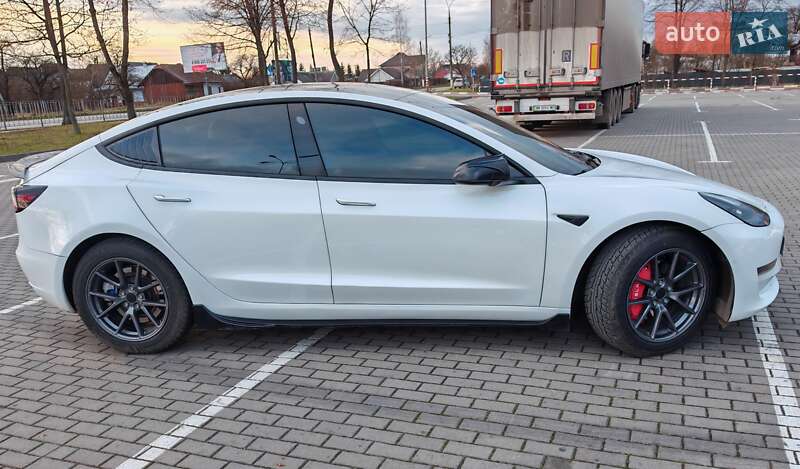 Седан Tesla Model 3 2021 в Коломые