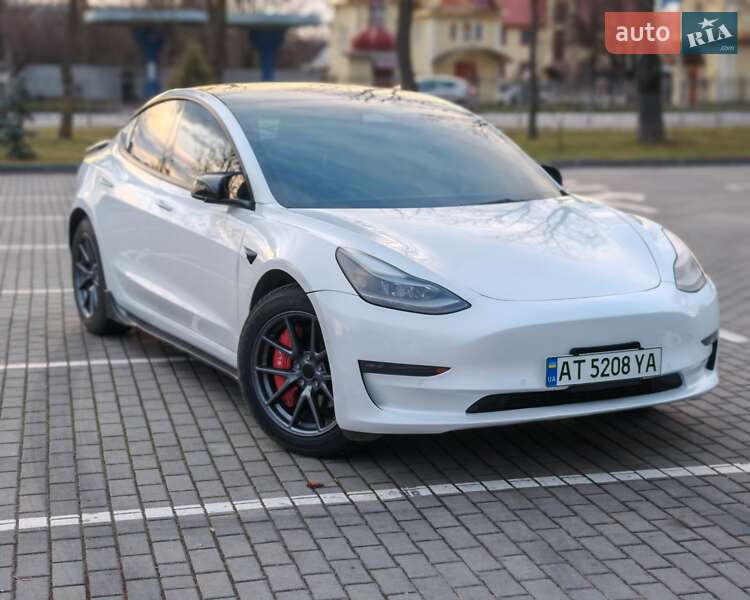 Седан Tesla Model 3 2021 в Коломые