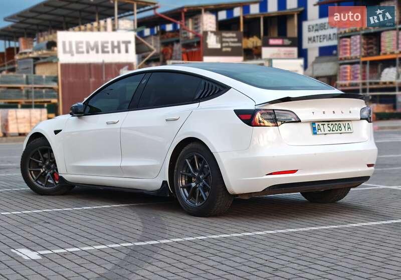 Седан Tesla Model 3 2021 в Коломые