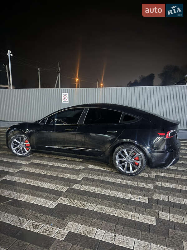 Седан Tesla Model 3 2024 в Городке