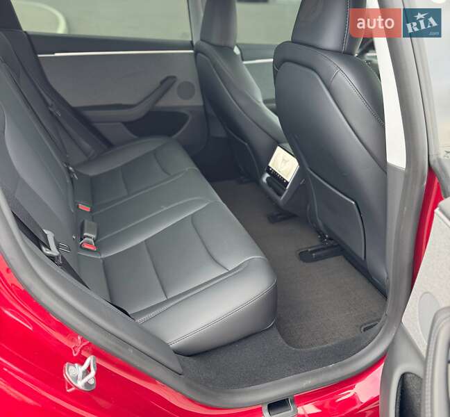 Седан Tesla Model 3 2025 в Киеве