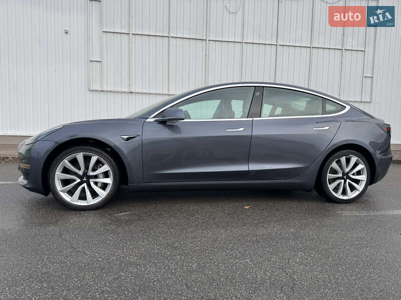 Седан Tesla Model 3 2019 в Киеве