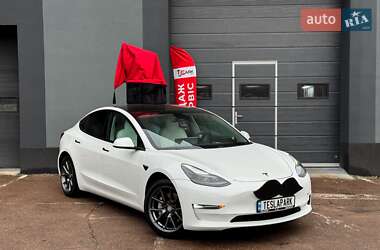 Седан Tesla Model 3 2021 в Киеве
