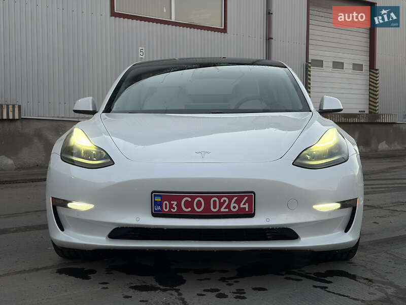 Седан Tesla Model 3 2021 в Львове