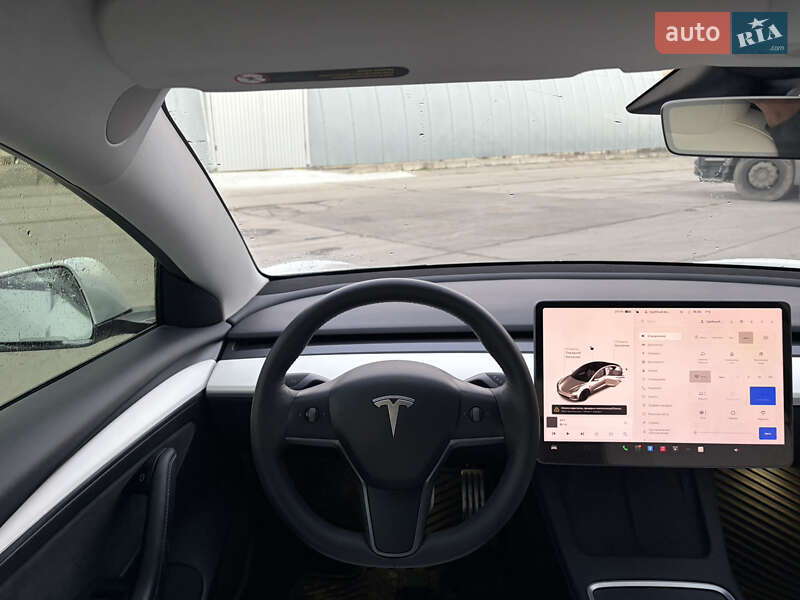 Седан Tesla Model 3 2021 в Львове