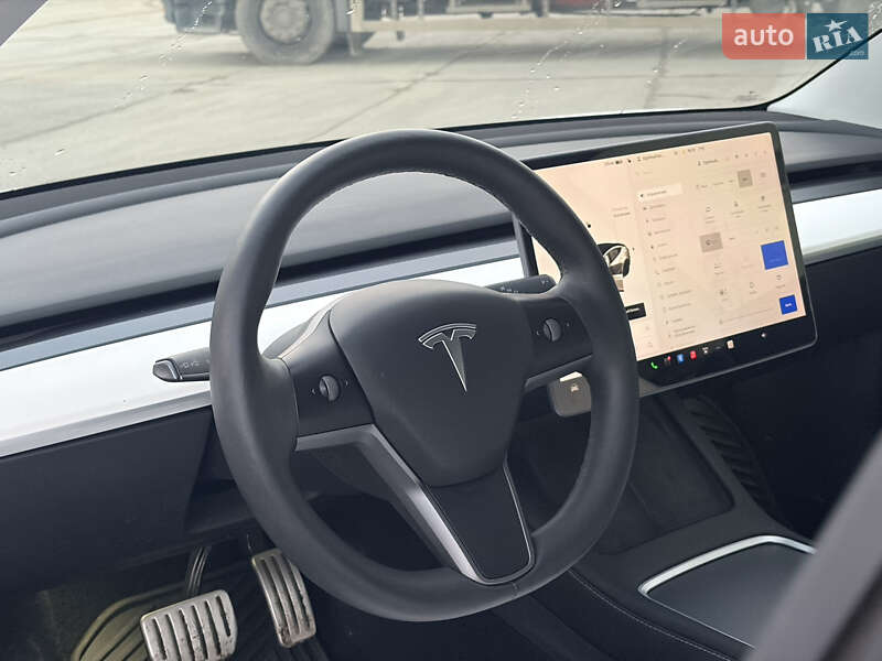 Седан Tesla Model 3 2021 в Львове