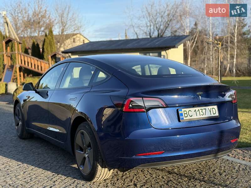 Седан Tesla Model 3 2023 в Львове