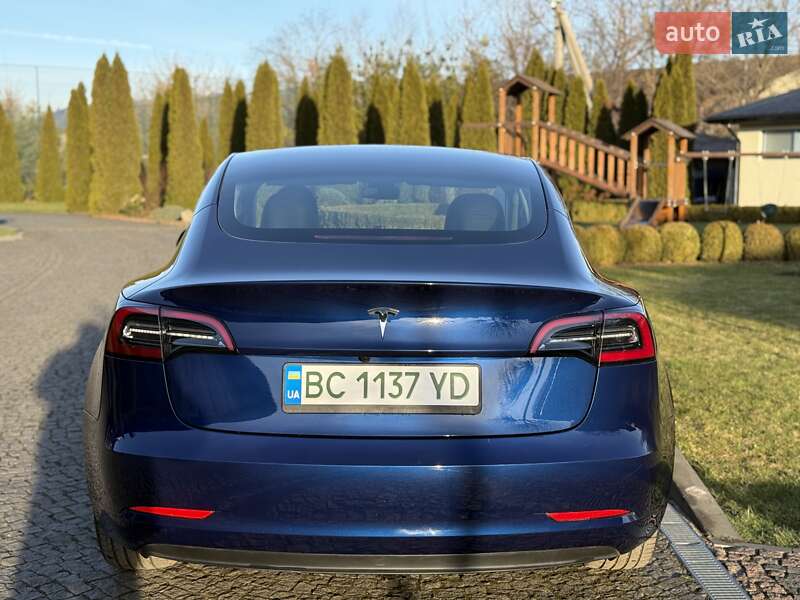 Седан Tesla Model 3 2023 в Львове