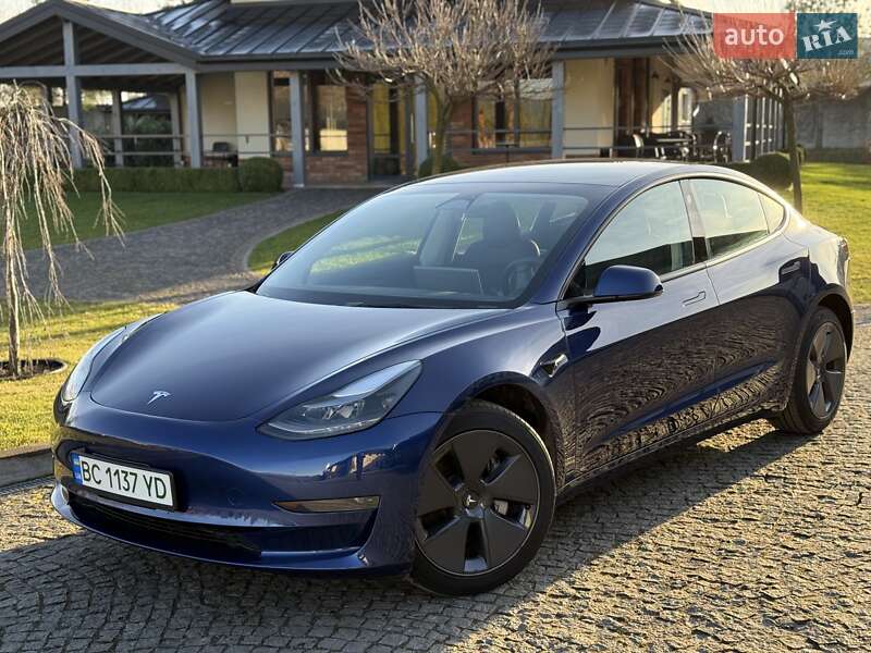 Седан Tesla Model 3 2023 в Львове