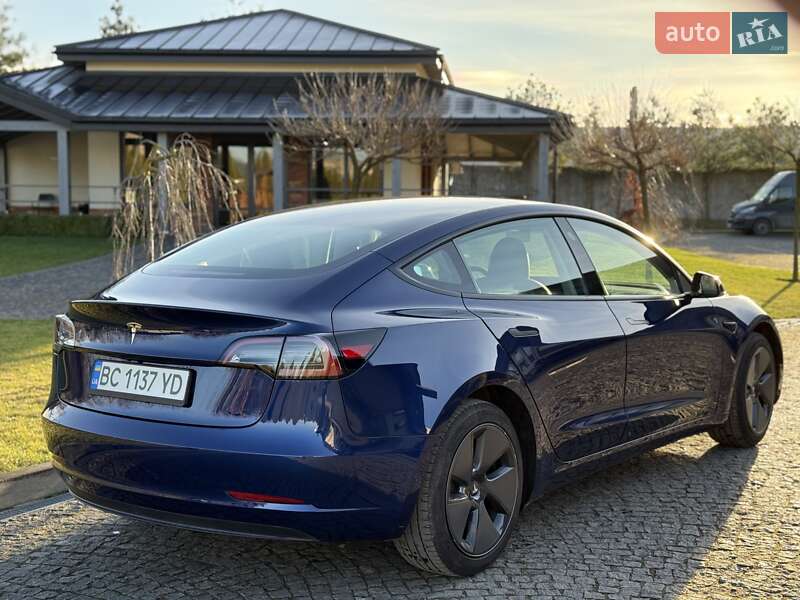 Седан Tesla Model 3 2023 в Львове