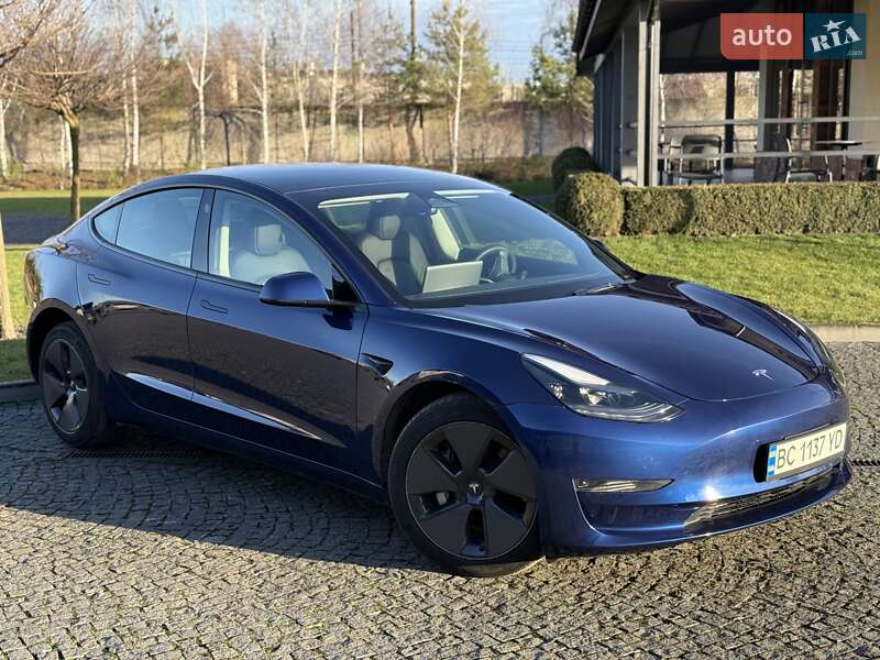 Седан Tesla Model 3 2023 в Львове