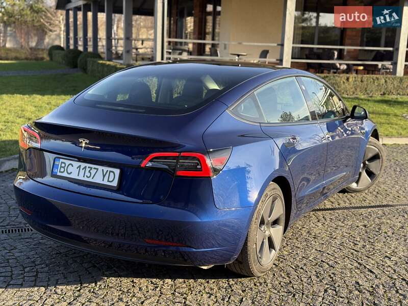 Седан Tesla Model 3 2023 в Львове