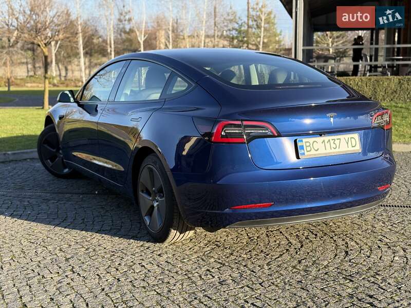 Седан Tesla Model 3 2023 в Львове