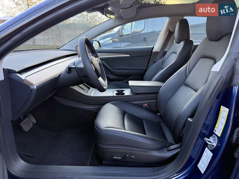 Седан Tesla Model 3 2023 в Львове