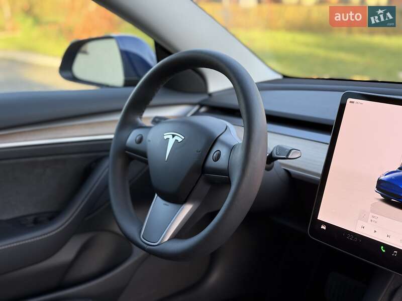 Седан Tesla Model 3 2023 в Львове