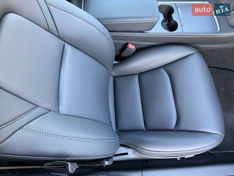 Седан Tesla Model 3 2023 в Львове