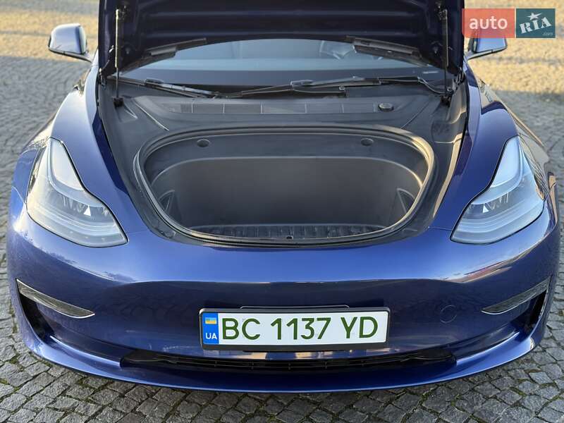 Седан Tesla Model 3 2023 в Львове