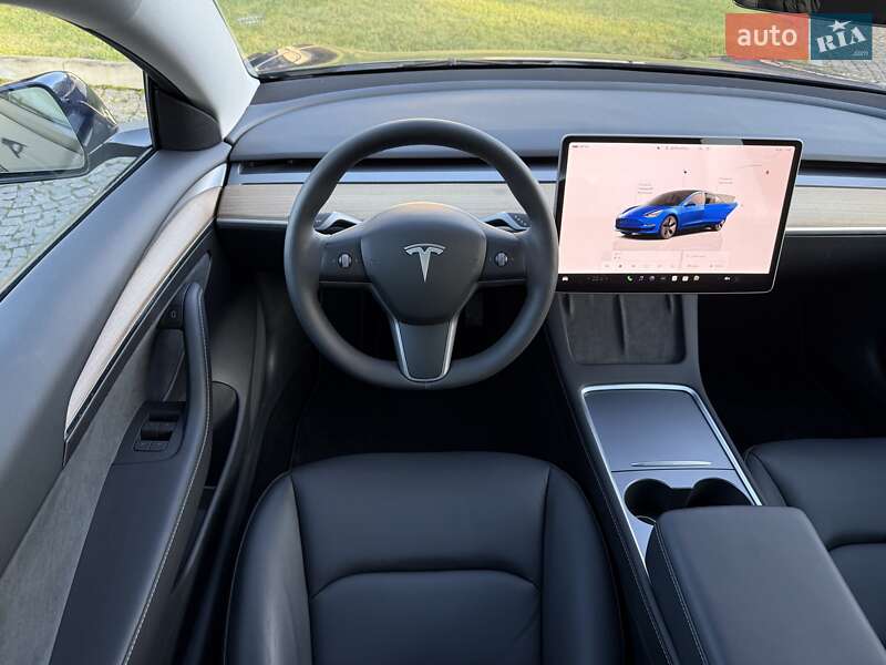 Седан Tesla Model 3 2023 в Львове