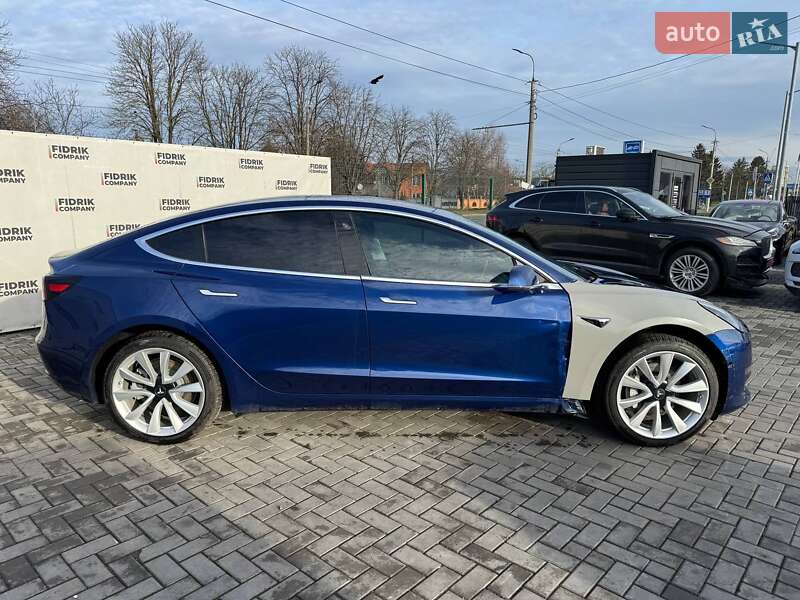 Седан Tesla Model 3 2019 в Луцке